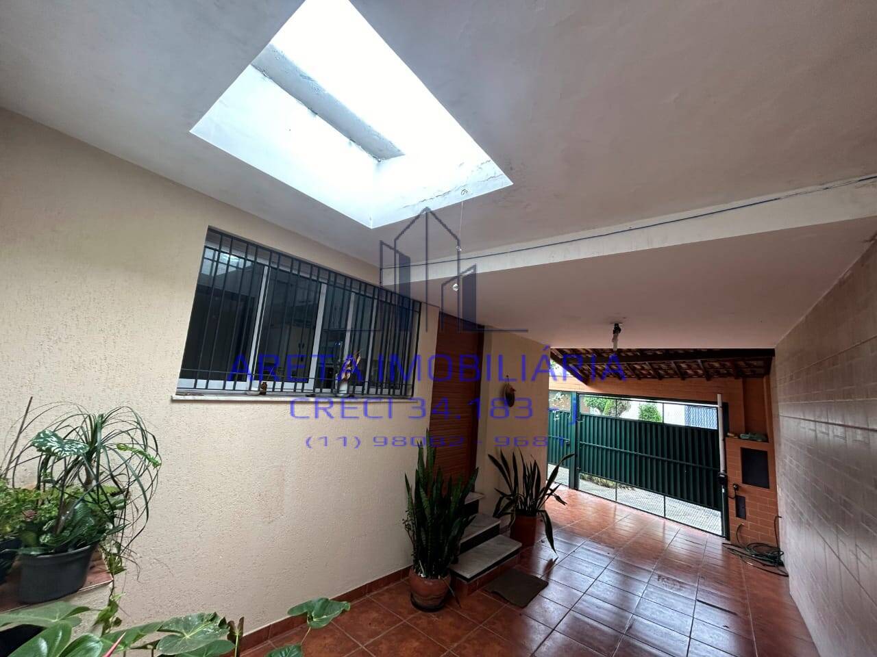 Casa à venda com 3 quartos, 144m² - Foto 1